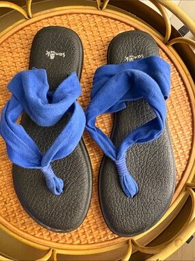 Sanuk Blue Fabric Strap Black Footbed Sandals